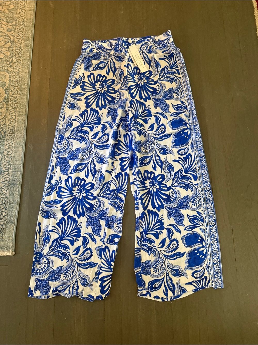 La Blanca White and Blue Floral Pull-On Pants